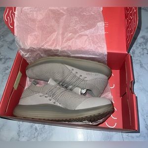 Lane Eight-Women's Trainer AD- lunar gray- women’s size 8